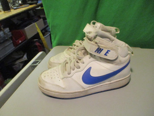 Used Nike Mid Size Youth 3.5 Sneakers