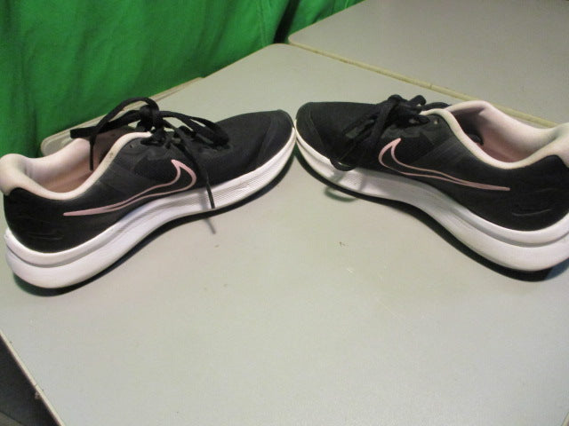Load image into Gallery viewer, Nike RunningStar Size 4 Youth Running Shoes
