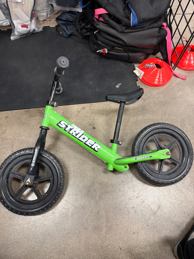 Load image into Gallery viewer, Used Strider Classic 12" Balance Bike

