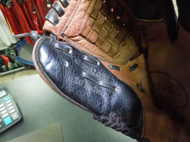 Load image into Gallery viewer, Used Louisville Slugger Genesis Series GENB1000 10" RHT Glove
