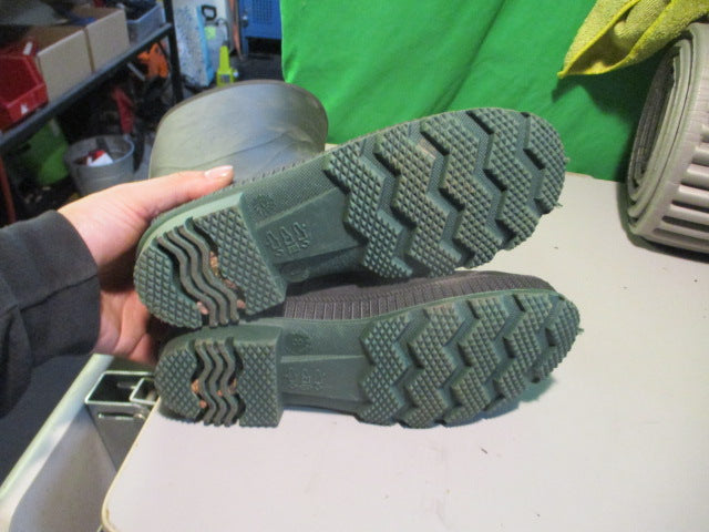 Load image into Gallery viewer, Used Black/Green Size 8 Rain Boots
