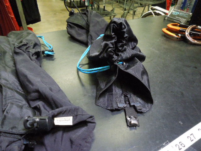 Load image into Gallery viewer, Used Equinox LTD Cold Winter Gaiters

