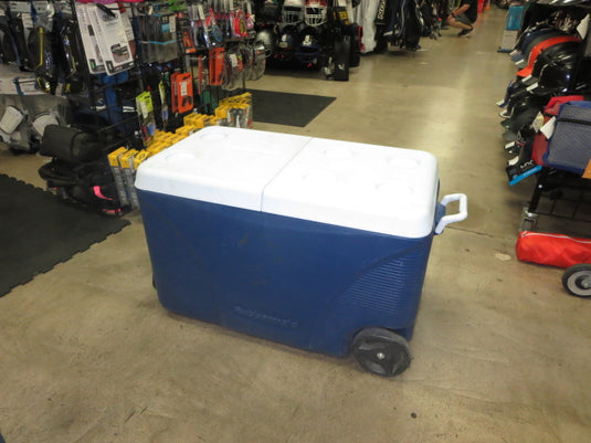 Heavy Use Rubbermaid Rolling Ice Chest with Cold Chill Removable Lids