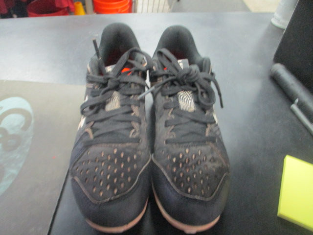 Load image into Gallery viewer, Used Under Armour Leadoff Size 1.5 Cleats
