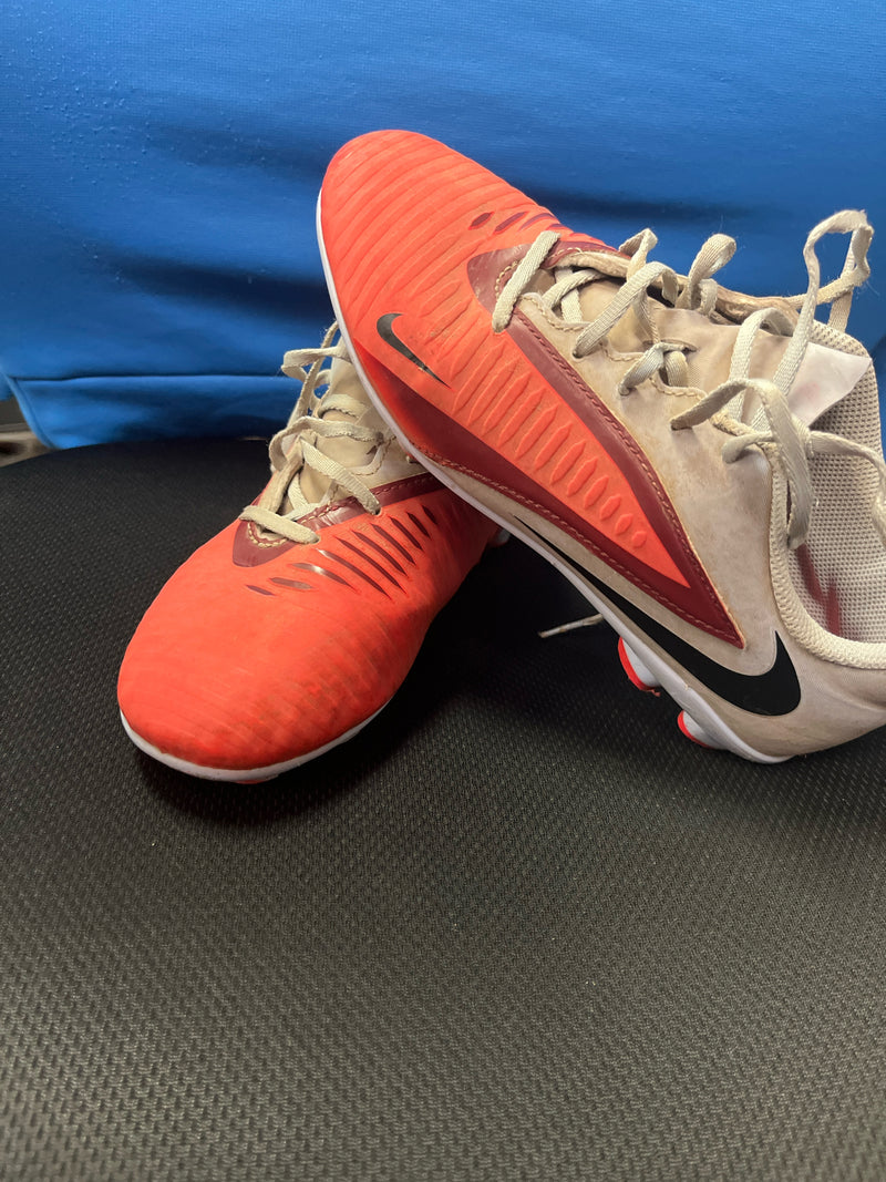 Load image into Gallery viewer, Used Nike Phantom Size 4y Soccer Cleate
