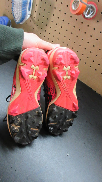 Load image into Gallery viewer, Used Under Armour LeadOff RM Baseball Cleats - Size Youth 3
