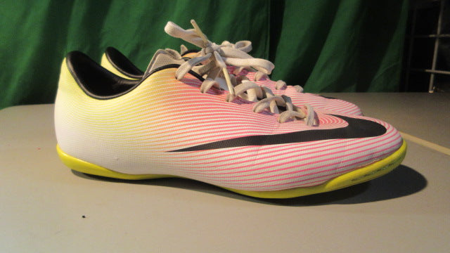 Load image into Gallery viewer, Used Nike Mercurial Victory V IC -Youth 5 Indoor Soccer Shoes
