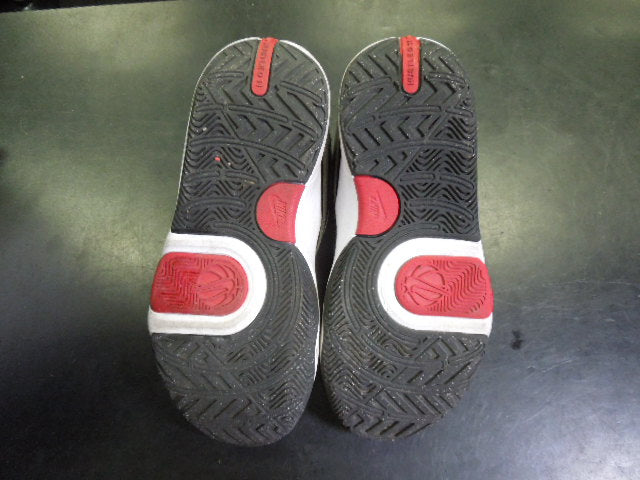 Load image into Gallery viewer, Used Nike Team Hustle D 11 Basketball Shoes Size 2Y
