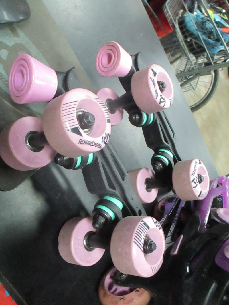 Load image into Gallery viewer, Used Roller Derby Size Kids 3-6 Inline/Roller Skates

