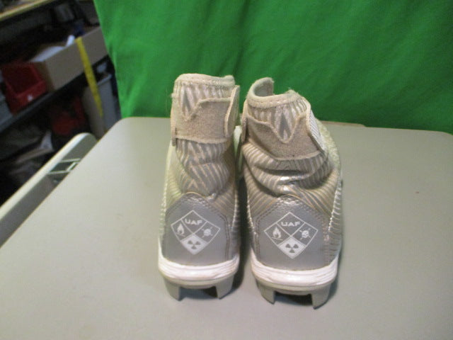 Load image into Gallery viewer, Used Under Armour UAF Youth 4.5 High Top Cleats
