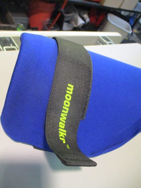 Load image into Gallery viewer, Used Moonwalkr Cricket Thigh Guards
