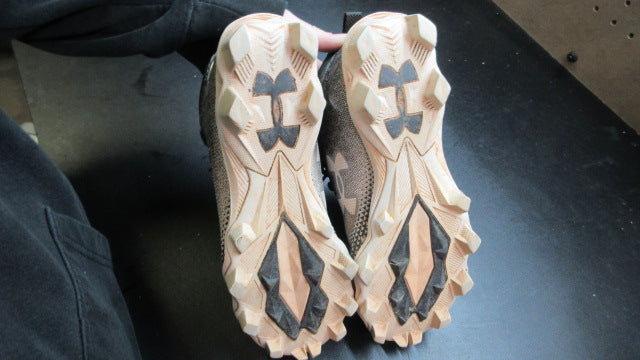 Load image into Gallery viewer, Used Under Armour Football Cleats - Size Youth 5
