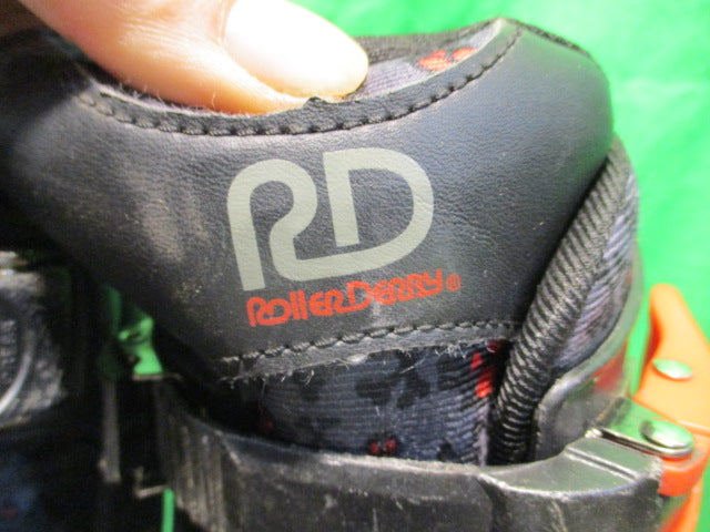 Load image into Gallery viewer, Used Roller Derby Adjustable 12-2 Roller W/ Quad Attachment
