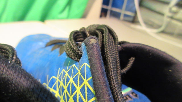 Load image into Gallery viewer, Used Lotto Youth 2Y Soccer Cleats - Some Wear
