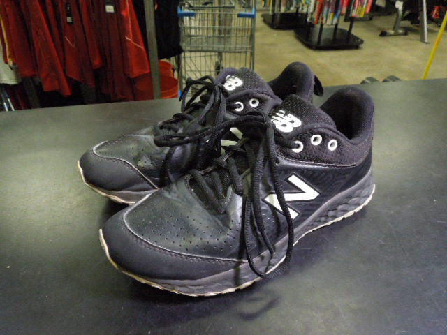 Load image into Gallery viewer, Used New Balance Women's Fresh Foam Velo V2 Turf Softball Shoes Size 8

