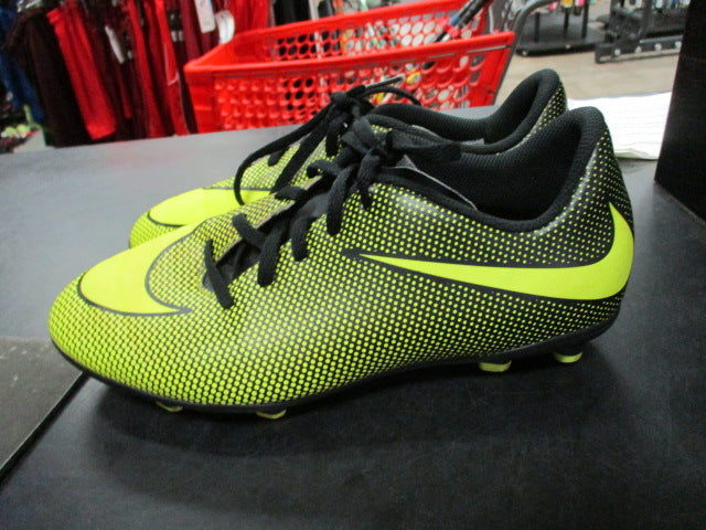 Load image into Gallery viewer, Used Nike Bravata II Size Youth 6 Soccer Cleats
