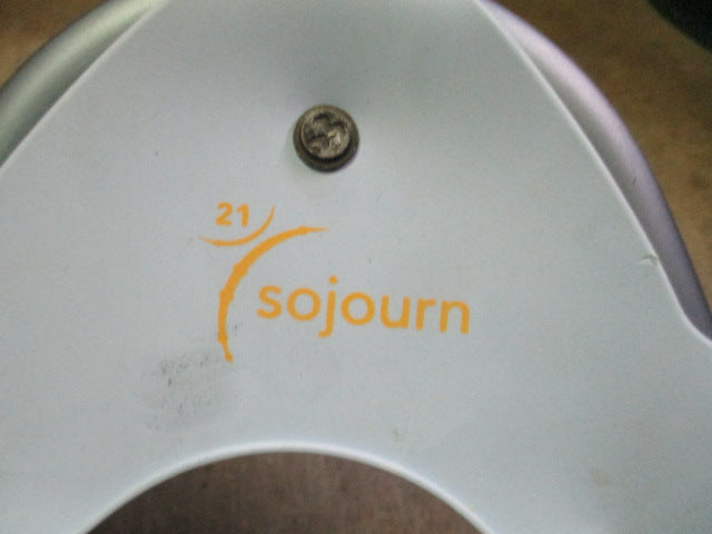 Load image into Gallery viewer, Used Sojourn Tubbs Snowshoes - 21&quot; - small wear on bottom
