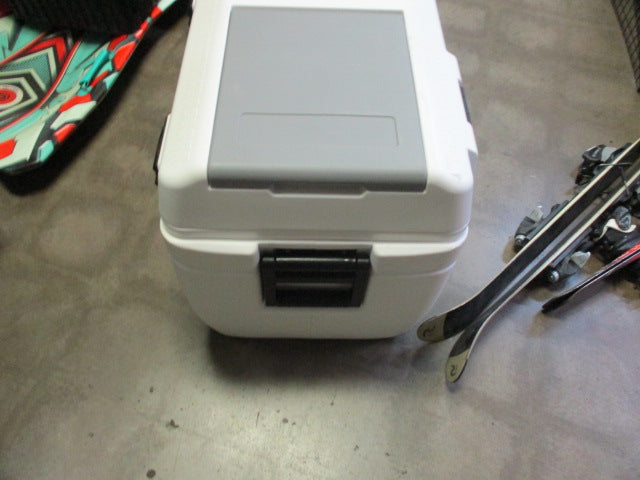 Load image into Gallery viewer, Used Igloo Maxcold 165 Cooler
