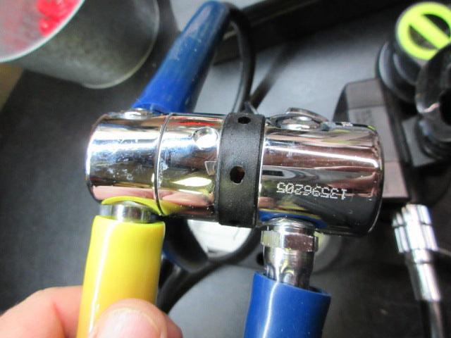 Load image into Gallery viewer, Used Scubapro 6200 B Dual Stage Regulator With Computer
