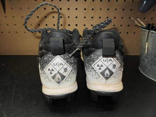 Load image into Gallery viewer, Used Under Armour Spotlight Franchise 2.0 RM Football Cleats - Size Youth 4
