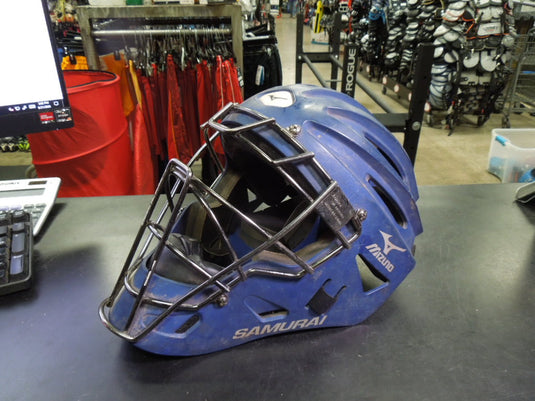 Used Mizuno Samurai MSCH255 Blue Hockey Style Catchers Helmet Size 6 1/2 - 7 1/4