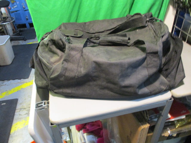 Load image into Gallery viewer, Used 3 Skull Duffell Bag

