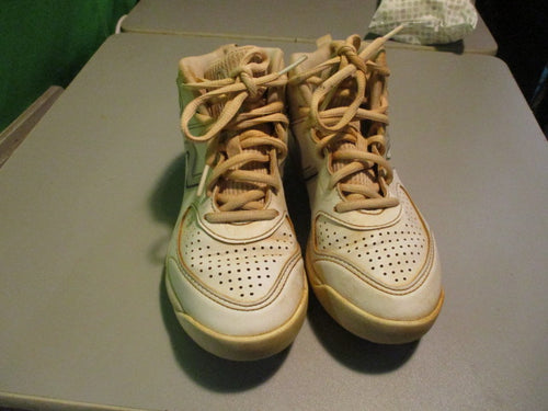 Used New Balance Size 2 Cleats