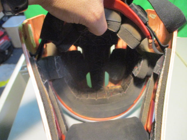 Load image into Gallery viewer, Used Rawlings CHEVL2-JR Size 6 1/2 - 7 Catchers Helmet
