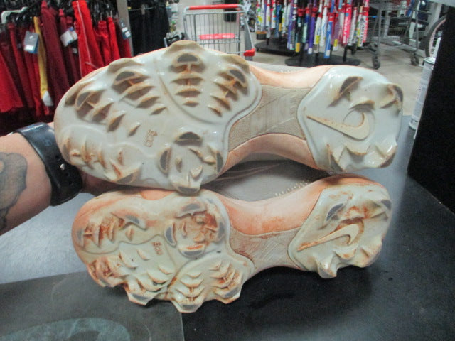 Load image into Gallery viewer, Used Nike Hyper Diamond 4 Size 8 Cleats
