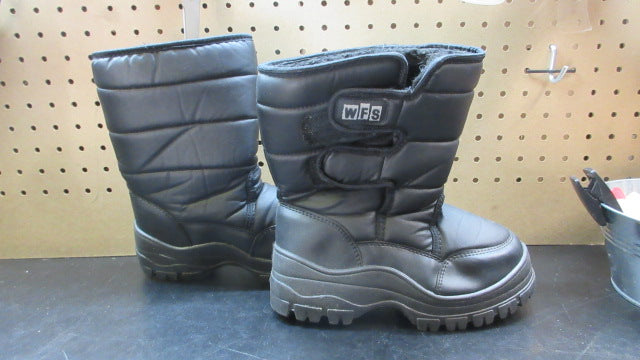 Load image into Gallery viewer, Used WFS Winter Snow Boots - Size 4
