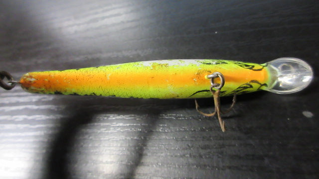 Load image into Gallery viewer, Used Fire Tiger Bass Crankbait Fishing Lure - small wear
