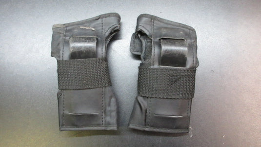 Used Eight Ball Wrist Guards - Size 8+