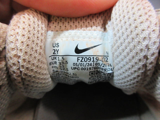 Load image into Gallery viewer, Used Nike Girls Hyperdiamond 4 Keystone Molded Softball Cleats - Size Youth 2
