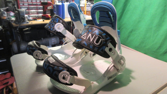 Load image into Gallery viewer, Used GNU Junior Snowboard Bindings w/ Hardware
