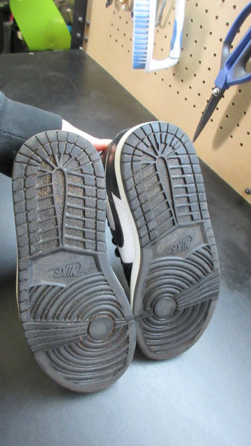 Load image into Gallery viewer, Used Nike Air Jordan 1 High Top - Size 8.5
