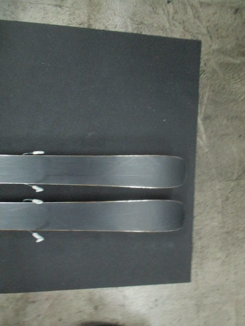 Load image into Gallery viewer, Used Blizzard Brahama 159cm Downhill Snow Skis
