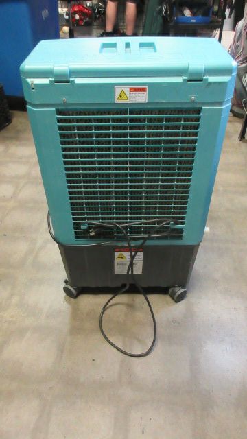 Load image into Gallery viewer, Used Hessaire MC26A Protable Evaporative Cooler - small wear
