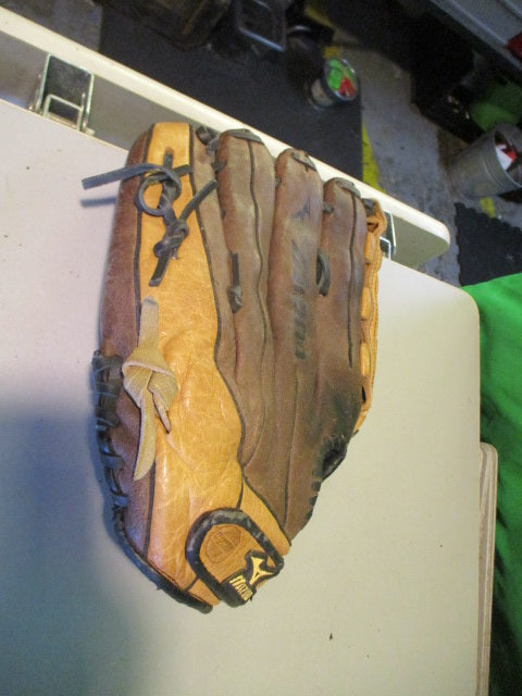 Load image into Gallery viewer, Used Mizuno Varisty GVS1250 12.5" Glove - RH
