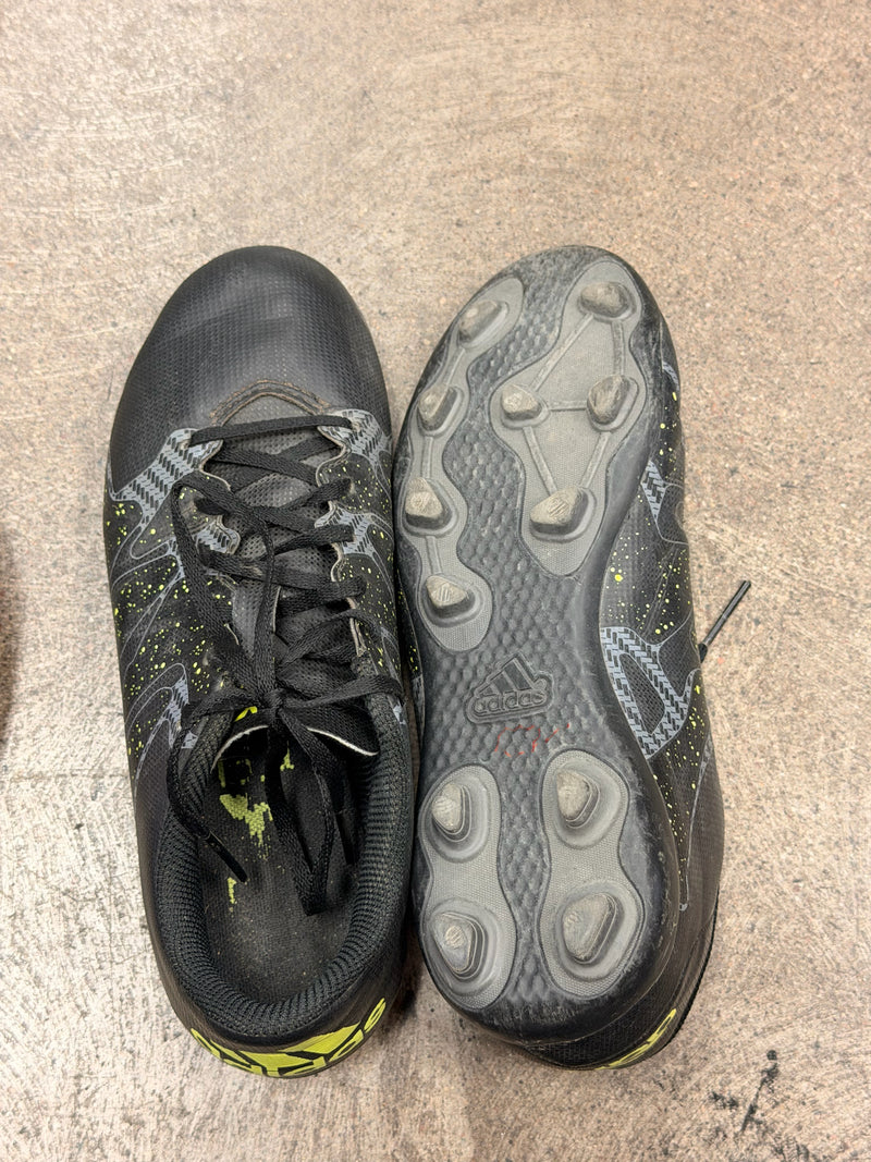 Load image into Gallery viewer, Used Aidas Socer Cleats Size 4.5
