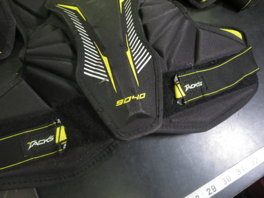 Used CCM Tacks 9040 Jr. Shoulder Pads Size Large