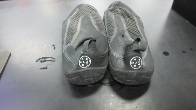 Load image into Gallery viewer, Used Maui &amp; Sons Size 5 Water Shoes
