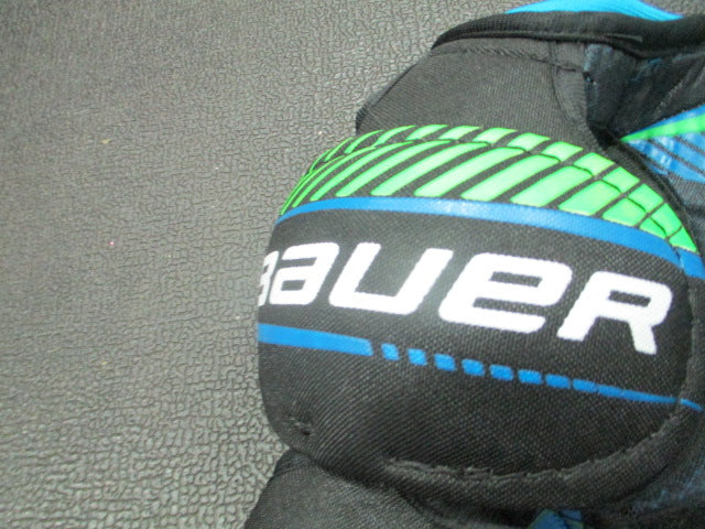 Load image into Gallery viewer, Used Bauer Youth Large Hockey Shoulder Pads
