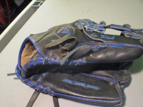 Used Akadema Precision Series 11.75 Glove - RHT