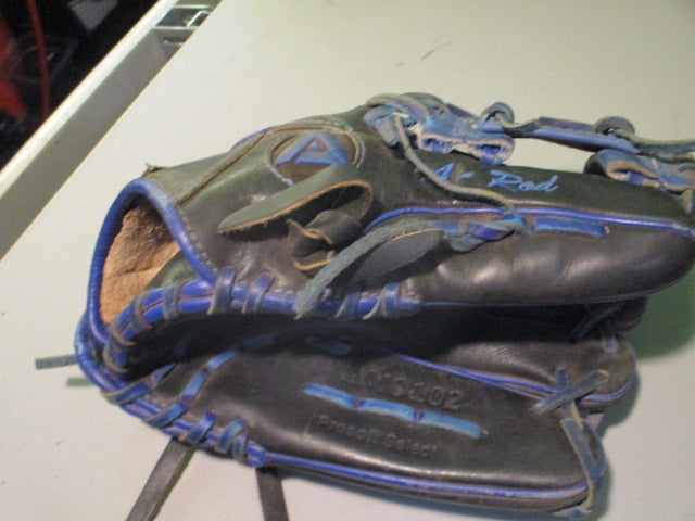 Load image into Gallery viewer, Used Akadema Precision Series 11.75 Glove - RHT
