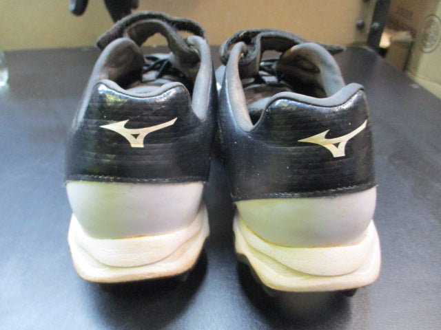 Load image into Gallery viewer, Used Mizuno Cleats Size 3

