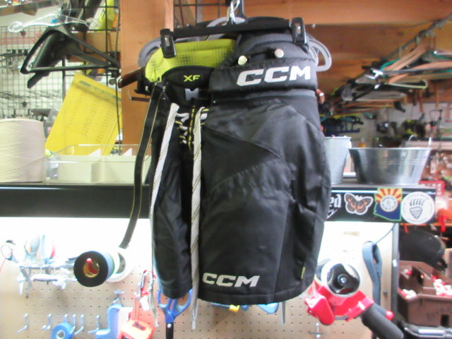 Load image into Gallery viewer, Used CCM XF Hockey Breezers - Size Youth Small
