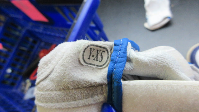 Load image into Gallery viewer, Used Rawlings 5150 Batting Gloves - Youth XS
