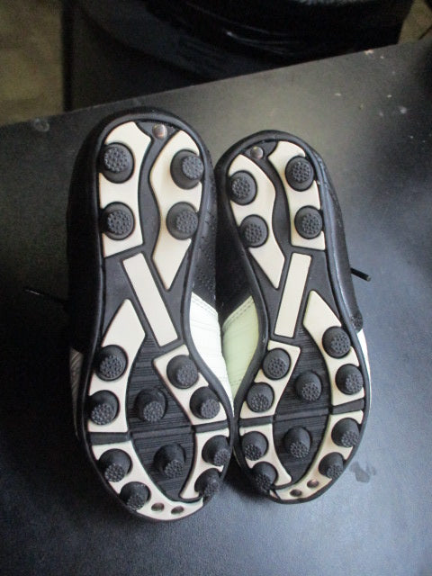 Load image into Gallery viewer, Xara Soccer Cleats Youth Size 10
