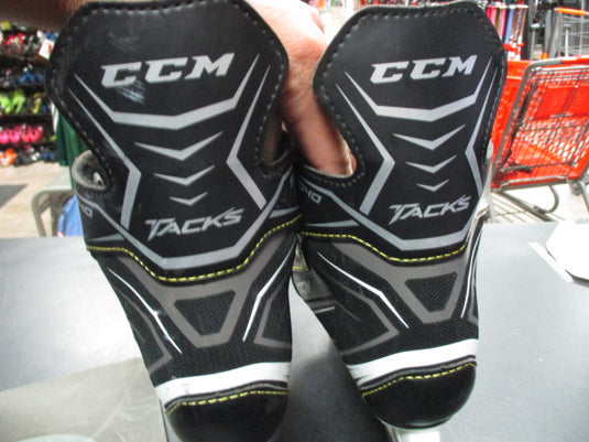 Used Ccm Tacks 9040 Size 13 Youth Hockey Skates