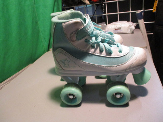 Load image into Gallery viewer, Used Roller Derby Fire Star Size Girls 2 Roller Skates
